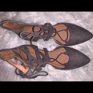 Stylish sueded gray flats